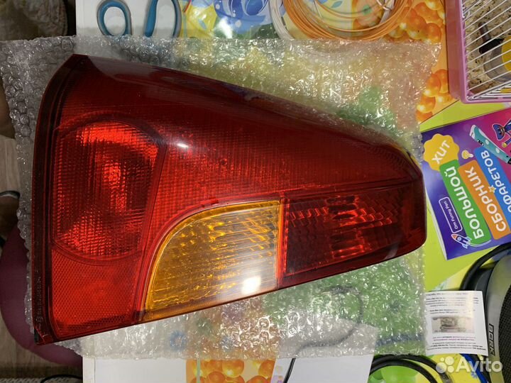 Фонарь задний левый и правый renault logan1