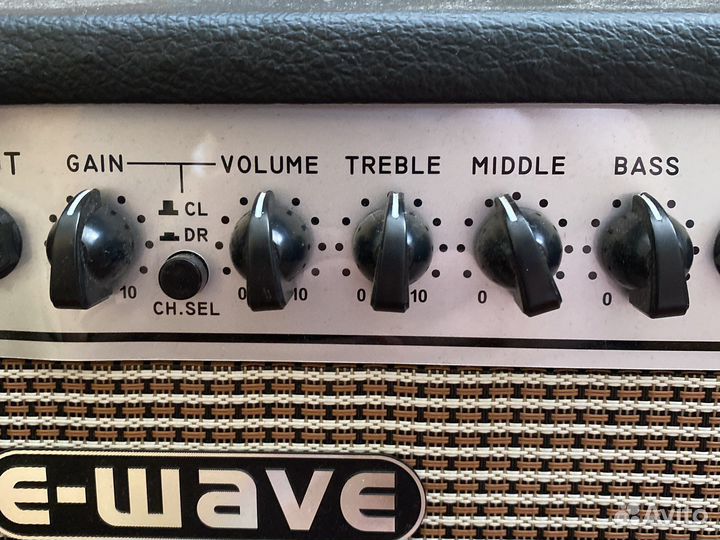 Гитарный комбоусилитель 20 ватт e-wave