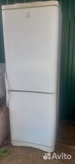 Холодильник indesit