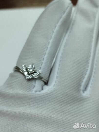 Кольцо с природным камнем Золото