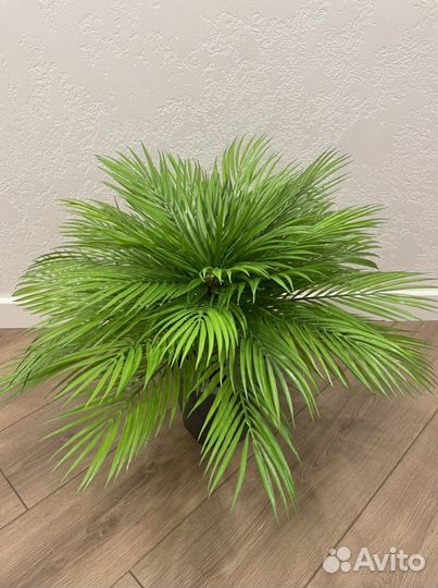 Искусственные цветы в горшках