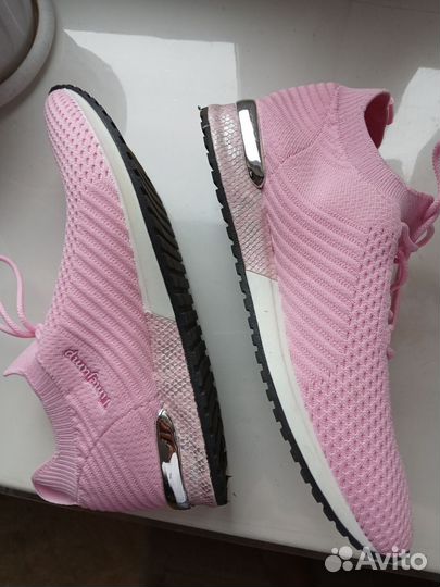 Кроссовки женские 39 р новые