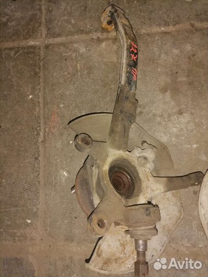 Передний поворотный кулак Rover 800