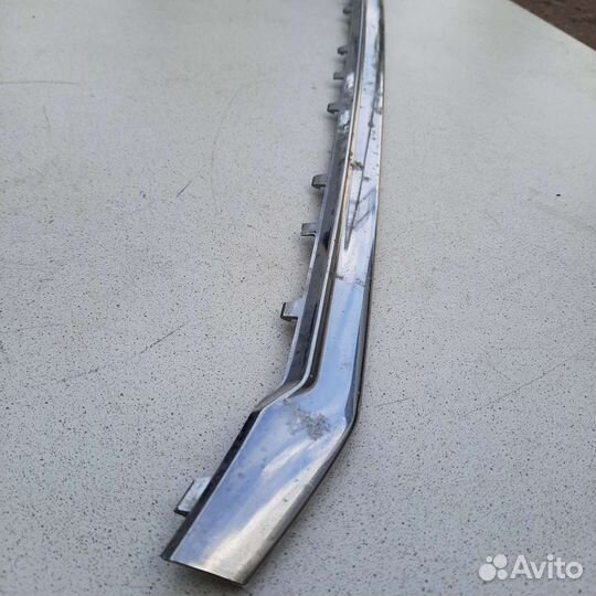 Накладка передней решетки Audi A8 D4