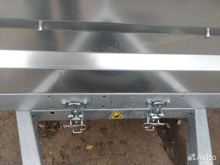 Прицеп Спутник 3015/33, 2 оси без тента и каркаса