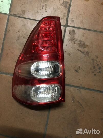 Фонарь Toyota Land Cruiser Prado 120 задний левый