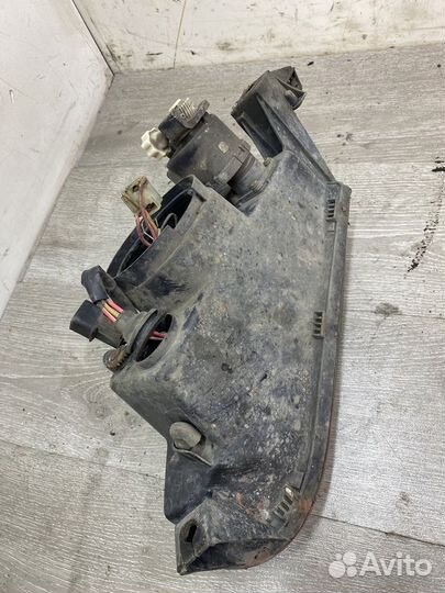 Фара правая Hyundai Lantra