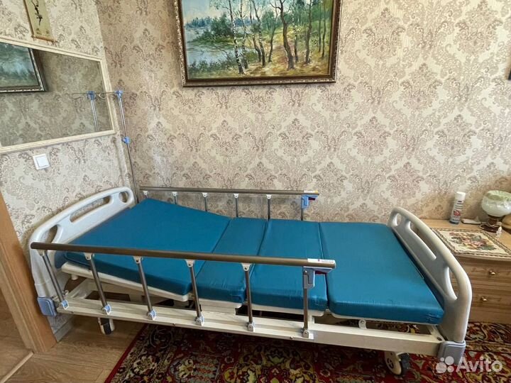 Медицинская кровать