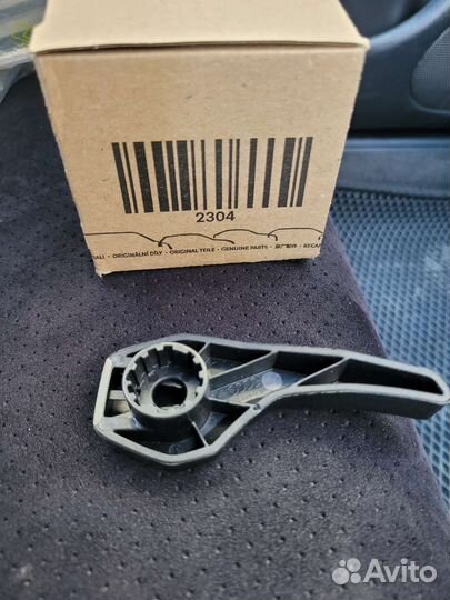 Рычаг открывания капота Audi, VW touareg 2018+