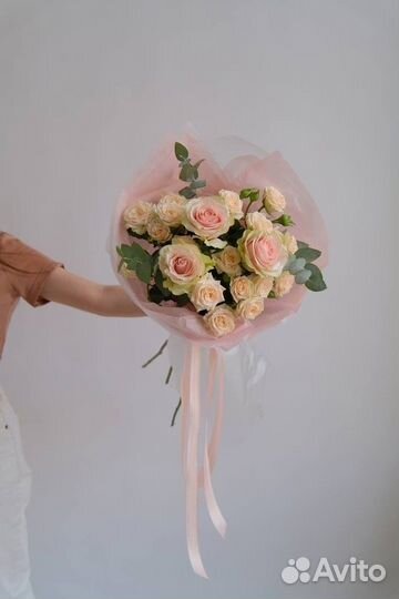 Букет из кустовых и крупных роз