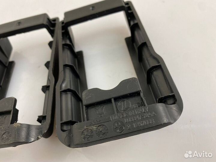 Пластик салазок сиденья Maserati Levante M161 2017