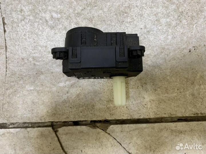 Сервопривод заслонок печки Mitsubishi Outlander XL