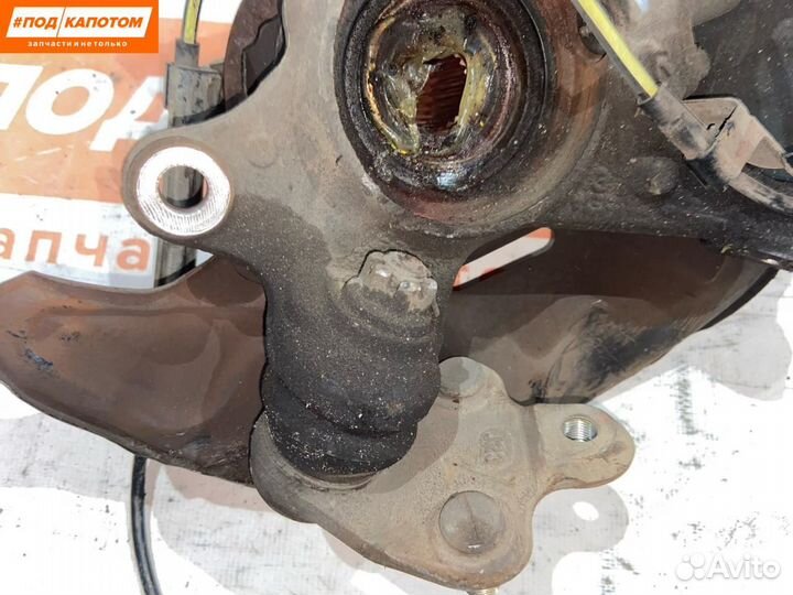 Кулак передний правый Toyota Avensis 2 (T250) 2003