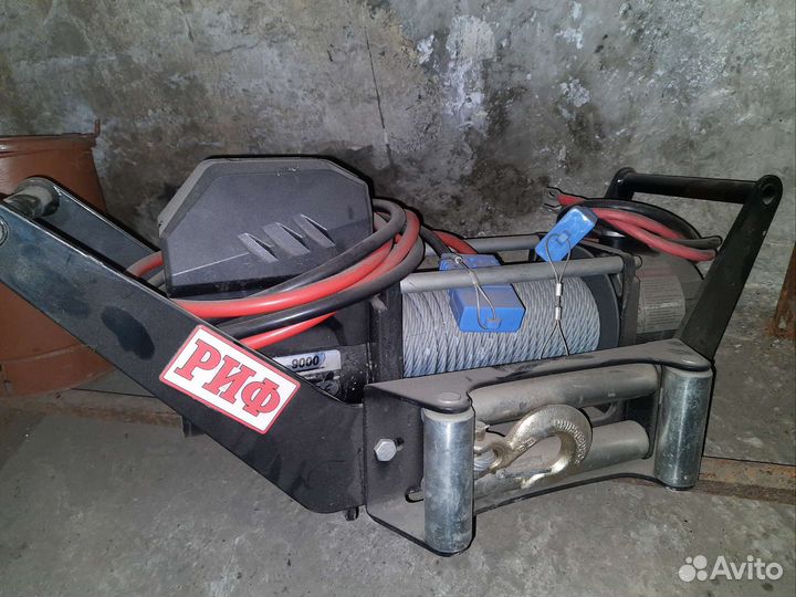 Лебедка электрическая автомобильная