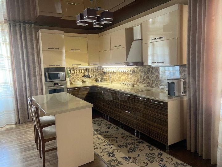 Дом 310 м² на участке 10 сот.