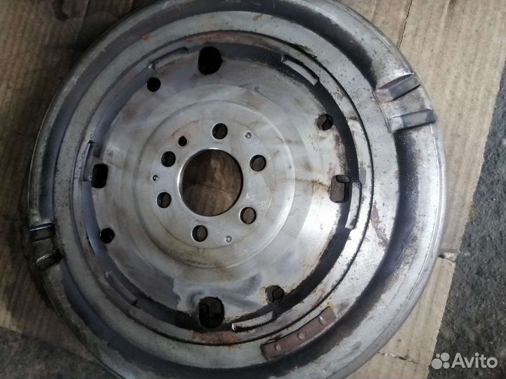 Моховик volkswagen jetta 6 DSG 1.4 CAX