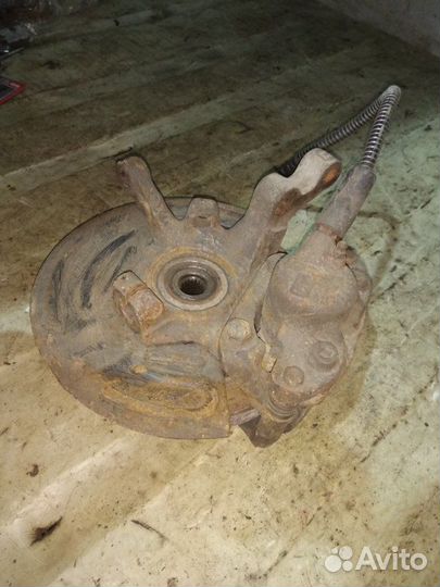 Кулак поворотный передний левый Renault Symbol 1