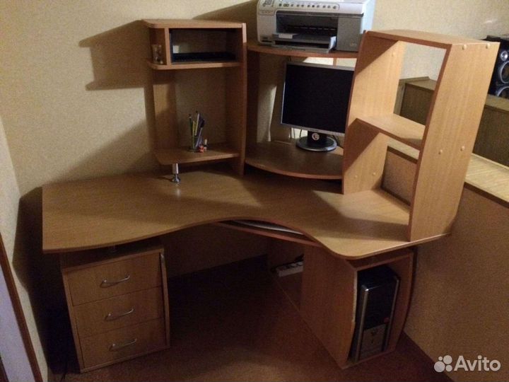 Компьютерный стол