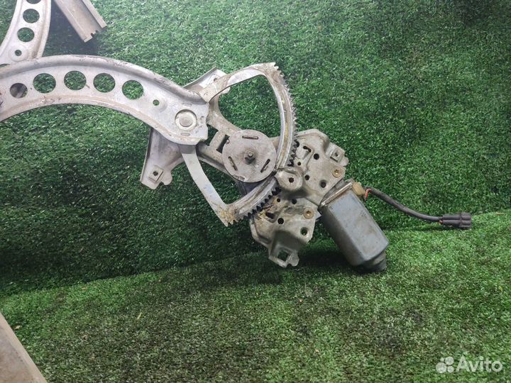 Стеклоподъемник передний левый Volkswagen Passa