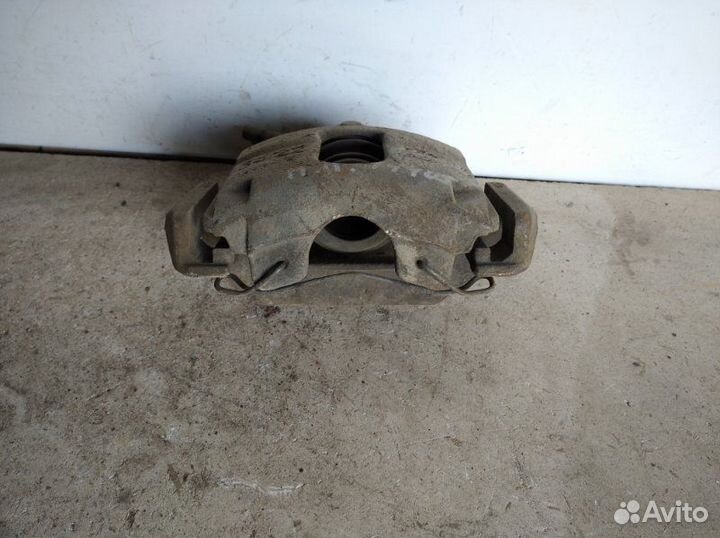 Суппорт передний правый Ford Fusion 2009