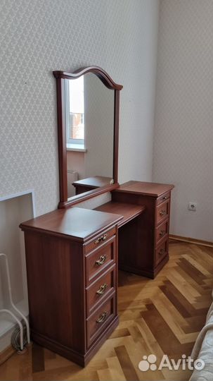Стол туалетный