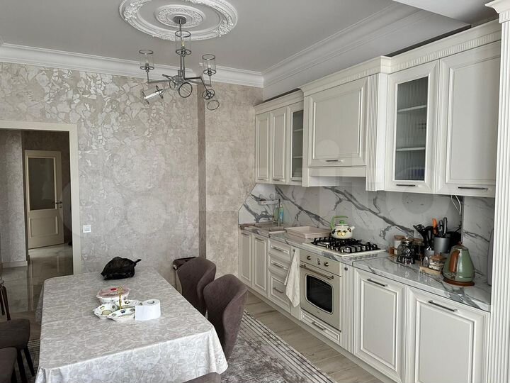 2-к. квартира, 85 м², 4/10 эт.