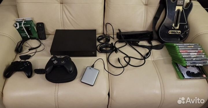 Игровая приставка X-box one X 1TB