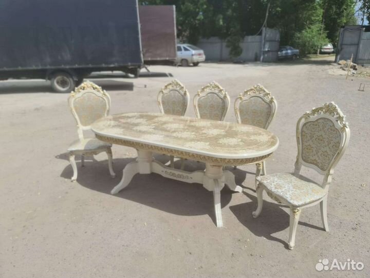 Столы и стулья