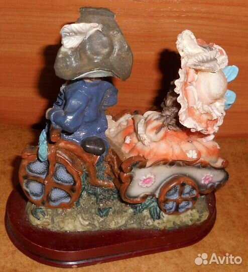 Фигурка мальчик с девочкой
