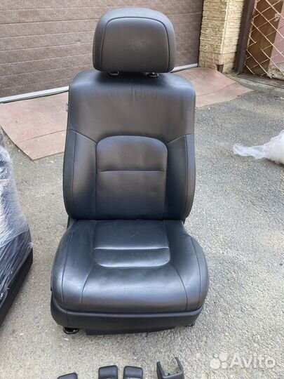 Комплект передних сидений Toyota Land Cruiser 200