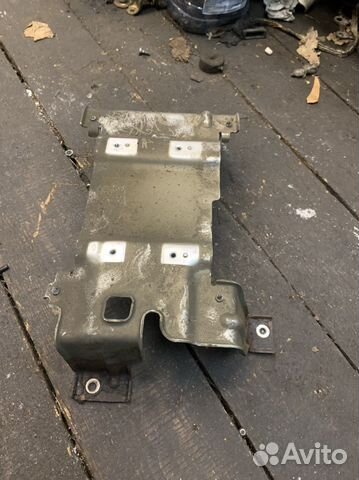 Infiniti g37 coupe кронштейн усилителя в багажник