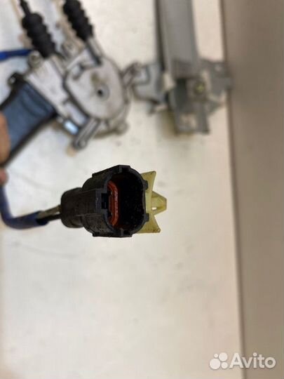 Мотор стеклоподъемника задний правый Kia Spectra