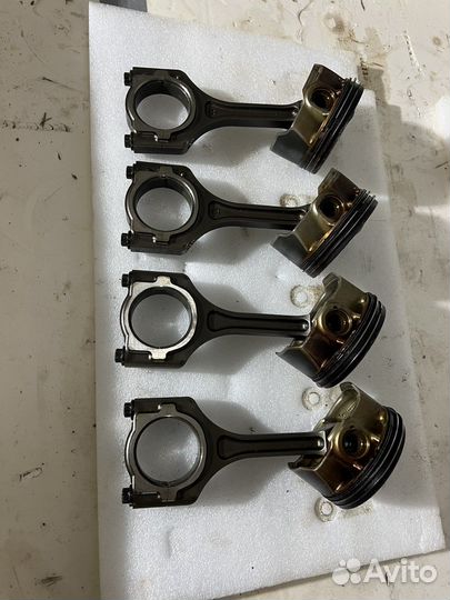 Поршня с шатунами на G4KJ Kia Optima 2.4