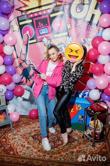 Фотозона в стиле 90х