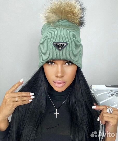 Женская зимняя шапка Prada