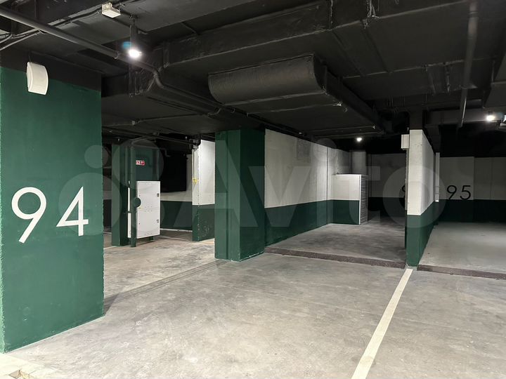 Машиноместо, > 30 м²