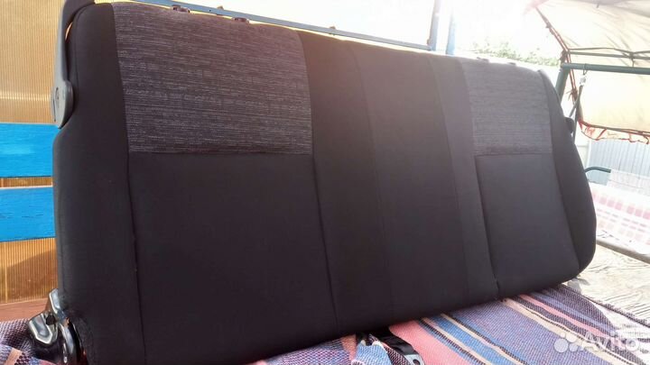 Спинка заднего сидения