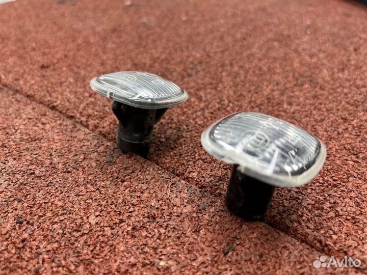 Повторитель поворота в крыло передний Skoda Rapid