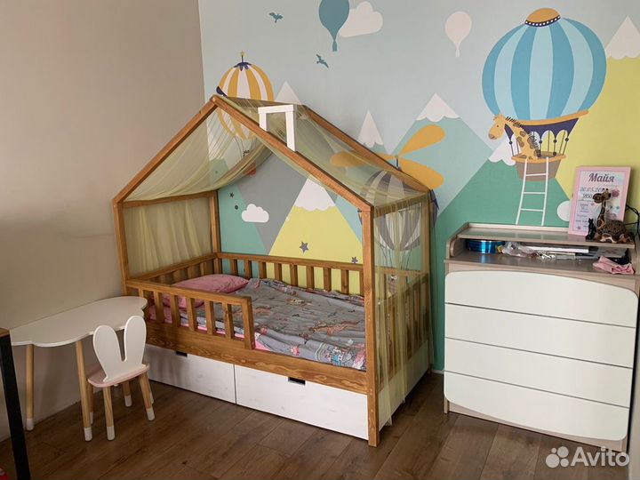 Детская кроватка домик