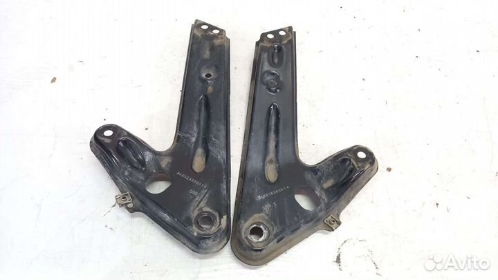 Кронштейн передней балки Mercedes W251 R-class