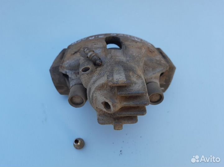 Суппорт передний левый Ford Mondeo 1