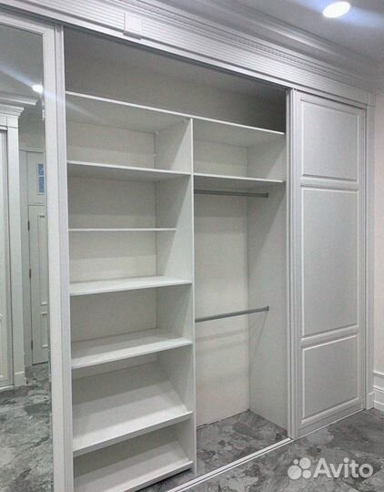Шкаф купе новый с зеркалом