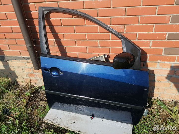 Правая передняя дверь Ford fiesta