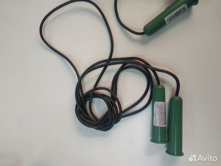 Скакалки, эспандеры, мяч для реакции, гриф штанги