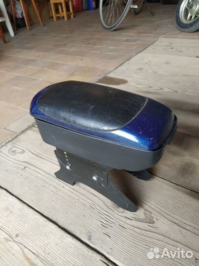 Подлокотник