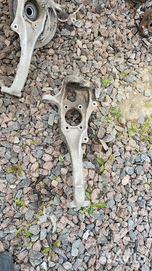 Кулак поворотный передний левый правый Genesis G80