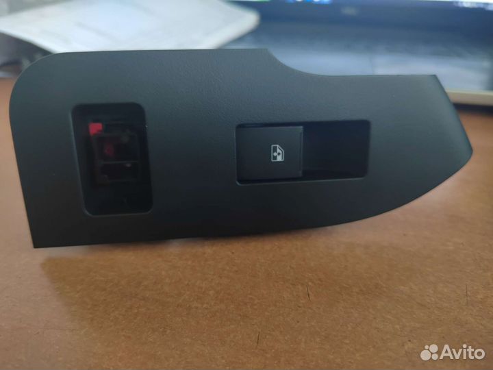 Блок кнопок задней двери правая chevrolet captiva