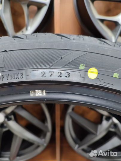 Yokohama Parada Spec-X PA02 285/40 R24 112V