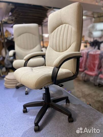 Офисное кресло