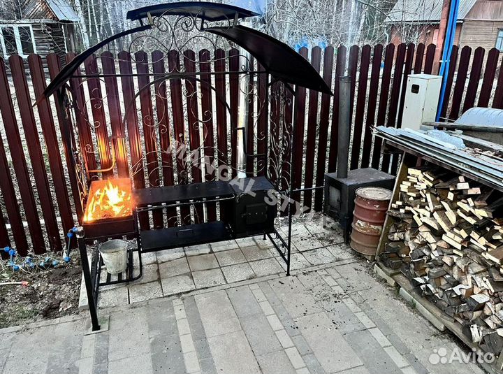 Мангал с крышей